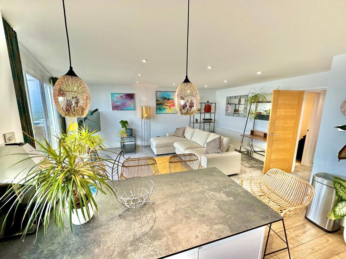Stunning Sea View Two Double Bedroom Apartment - With Balcony - Opposite Beachfront Walk Μπόρνμουθ Εξωτερικό φωτογραφία